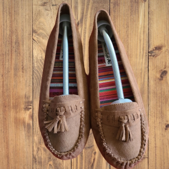 American Eagle Women's Minnetonka Slip On Loafers, Size: 10 Color: Brown - Picture 2 of 4